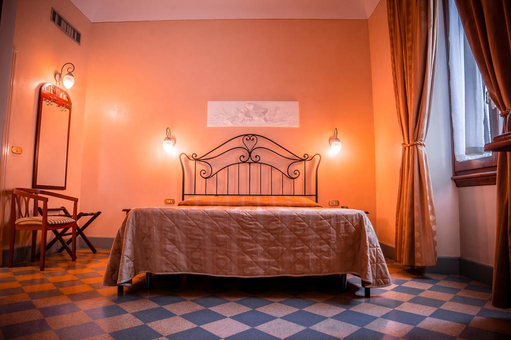 Hotel Della Robbia ฟลอเรนซ์ ภายนอก รูปภาพ